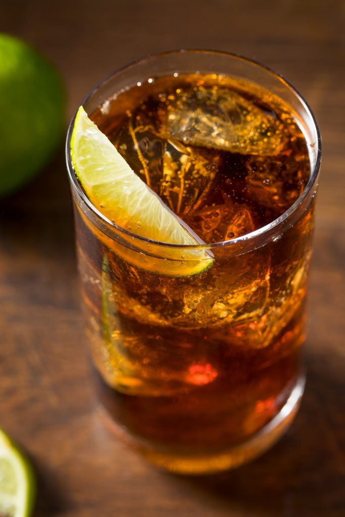 Zo maak je de Cuba Libre cocktail | The Art of Drinks recept