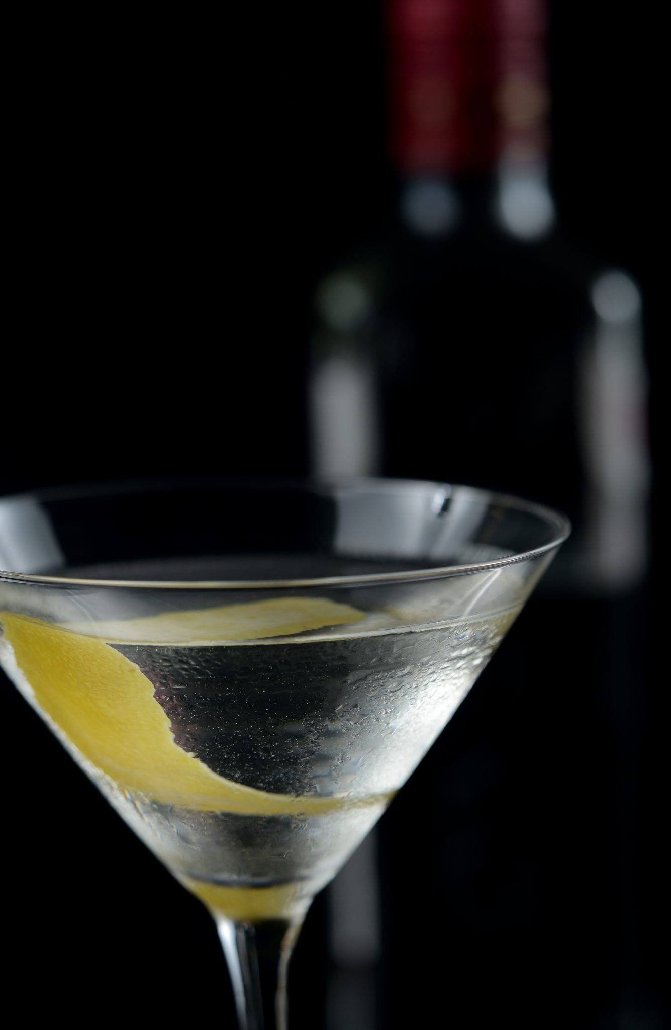 zo-maak-je-een-dry-martini-cocktail-recept-the-art-of-drinks